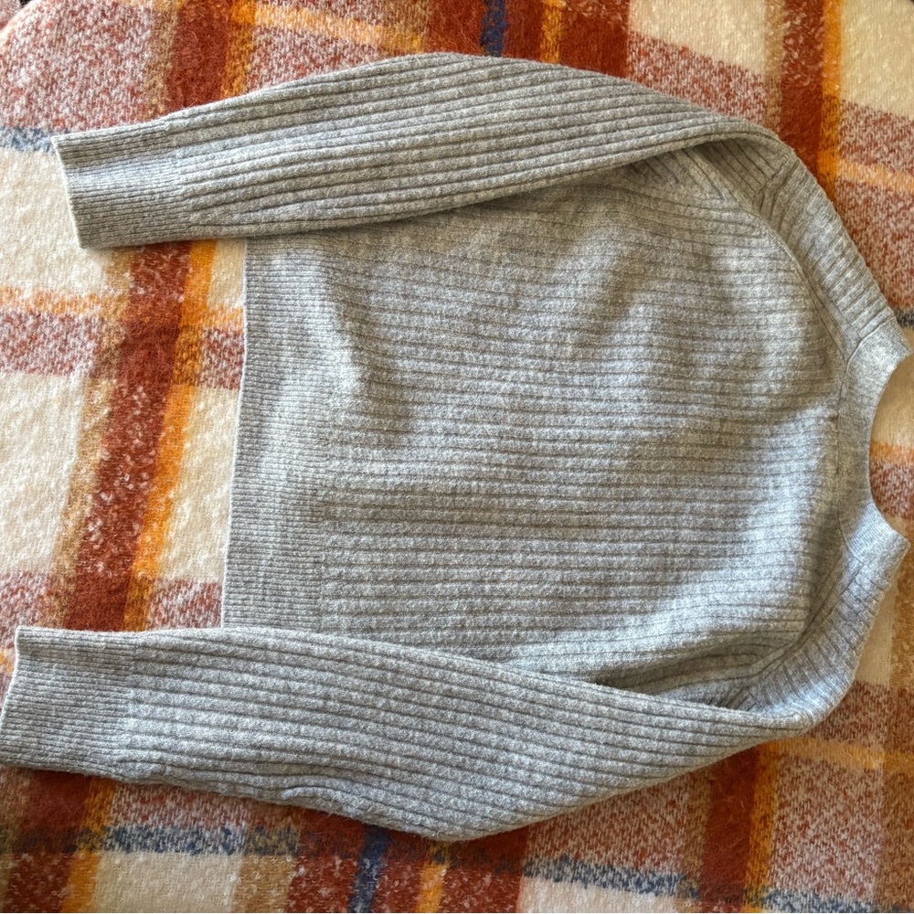 H&M Light Gray Ribbed Cardigan - Picture 3 of 3